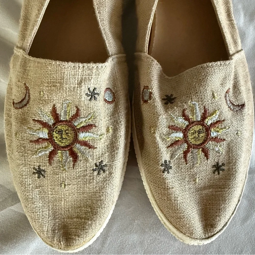Keds Beige Canvas Espadrilles Celestial Sun and Moon Embroidery Slip On Size 10 - Picture 2 of 10